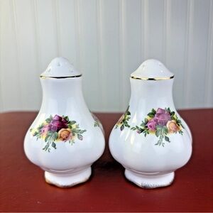 Royal Albert Old Country Roses Salt & Pepper Shakers Set Bone China England